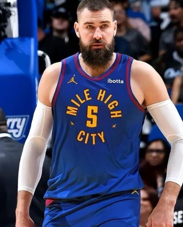 Nuggets trở lại Echelon đầu tiên với hai hoạt động, băng ghế của Jokic đã hình thành, và Hu Yong vẫn
