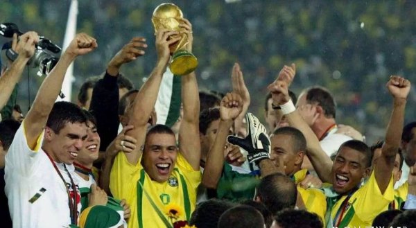 Sự khác biệt giữa Câu lạc bộ World Cup và World Cup là gì