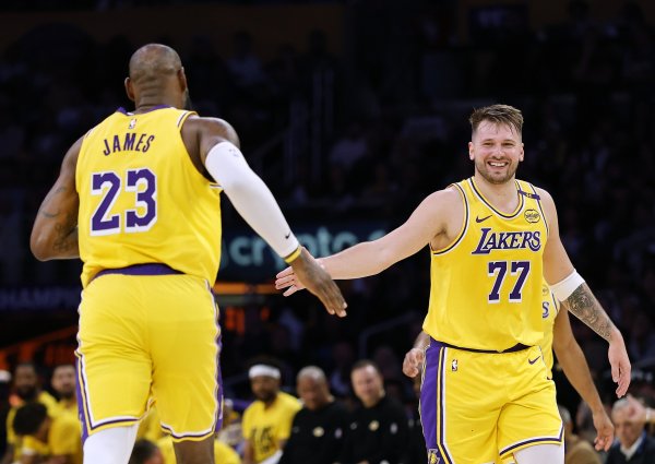 Người quản lý kinh doanh Doncic: Luca thích chơi với James và coi đó là một vinh dự